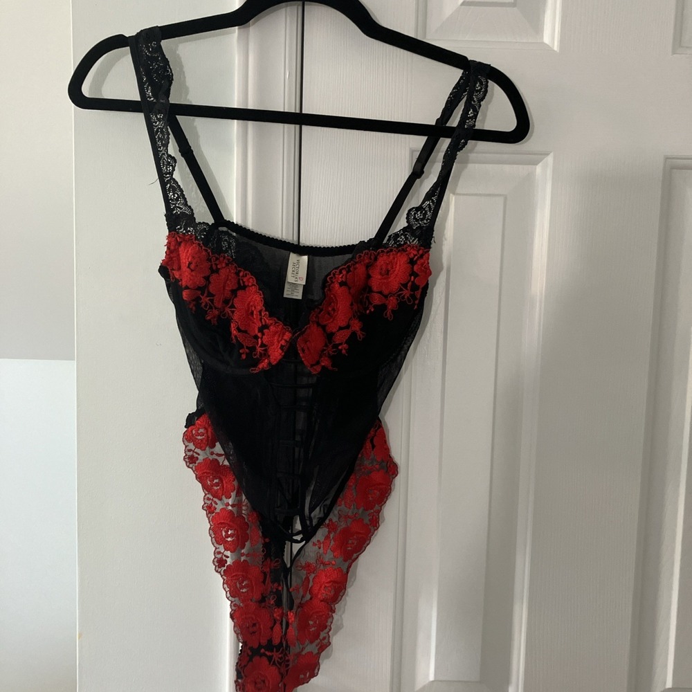 Vintage Victoria's Secret 34C 90s Red Black Roses Lace Teddie Lingerie